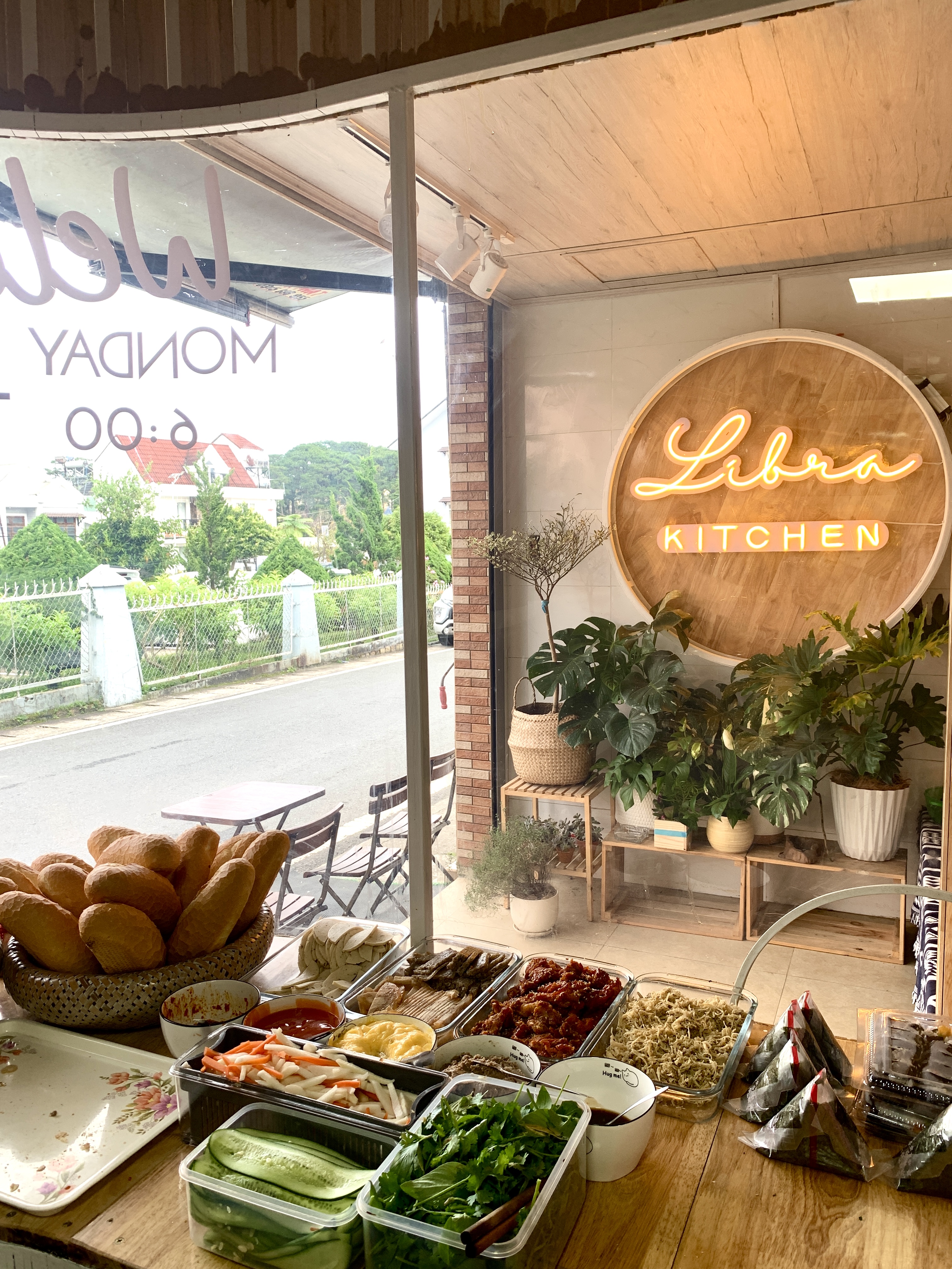 Libra Kitchen - bánh bông lan trứng muối